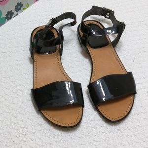 Stuart Weitzman flat black sandals size 7
